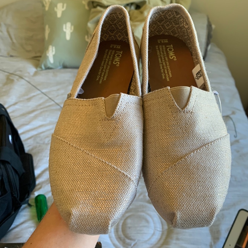 Brand new tags on toms